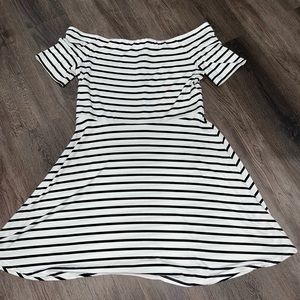 "WHITE HOUSE BLACK MARKET" STRIPED OFF SHOUDER DRESS. Size large